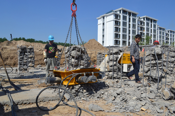 SPF400B Square Concrete Pile Breaker Hydraulic With Five Patented Technologies Pile Cutter