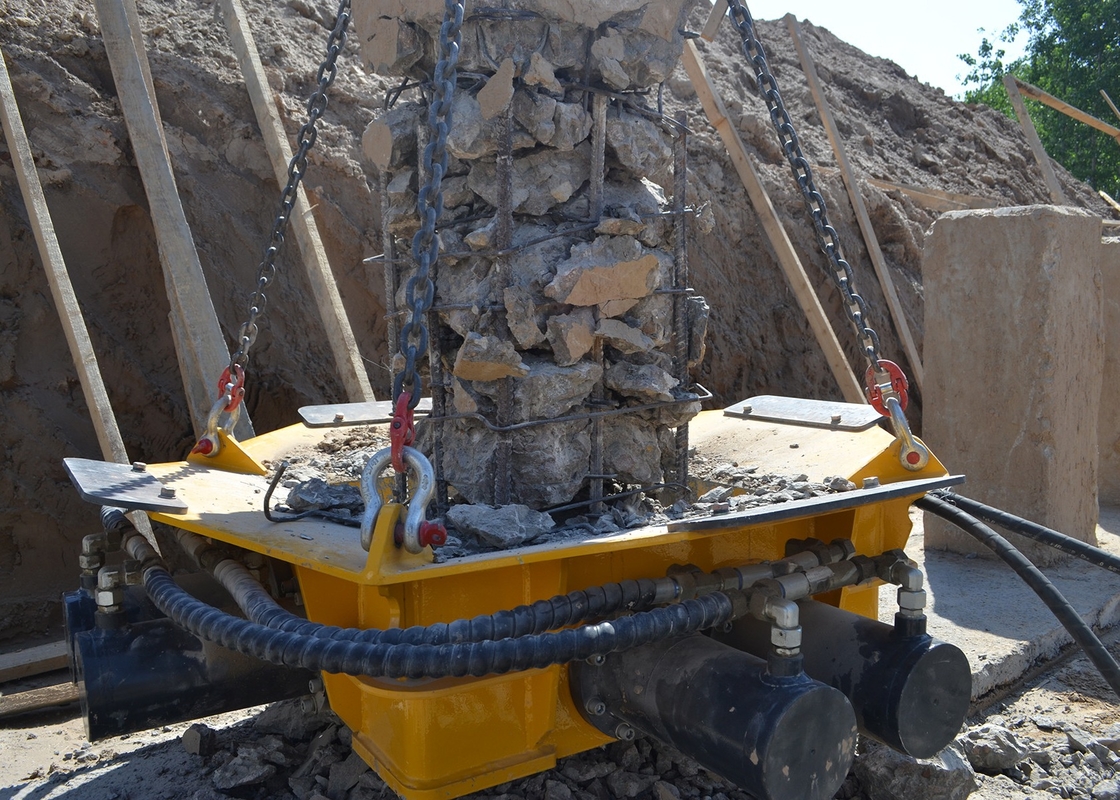 SPF400B Square Concrete Pile Breaker Hydraulic With Five Patented Technologies Pile Cutter